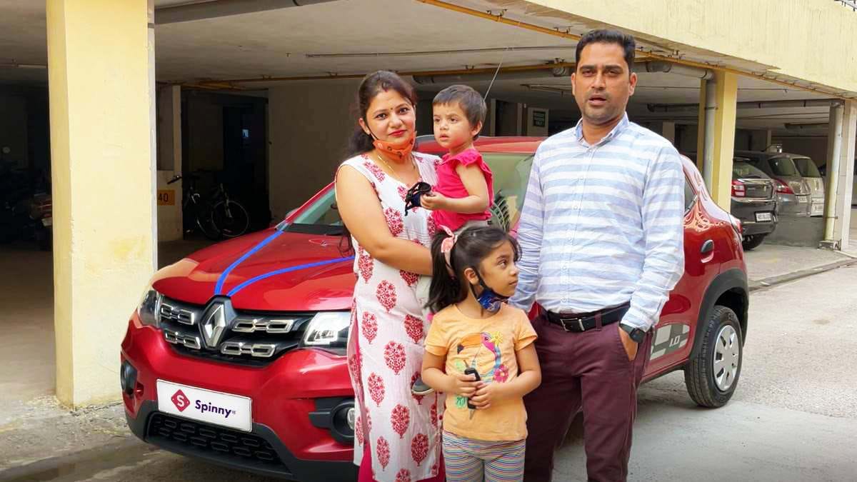 Kholiya Family takes delivery of Spinny Assured Renault Kwid