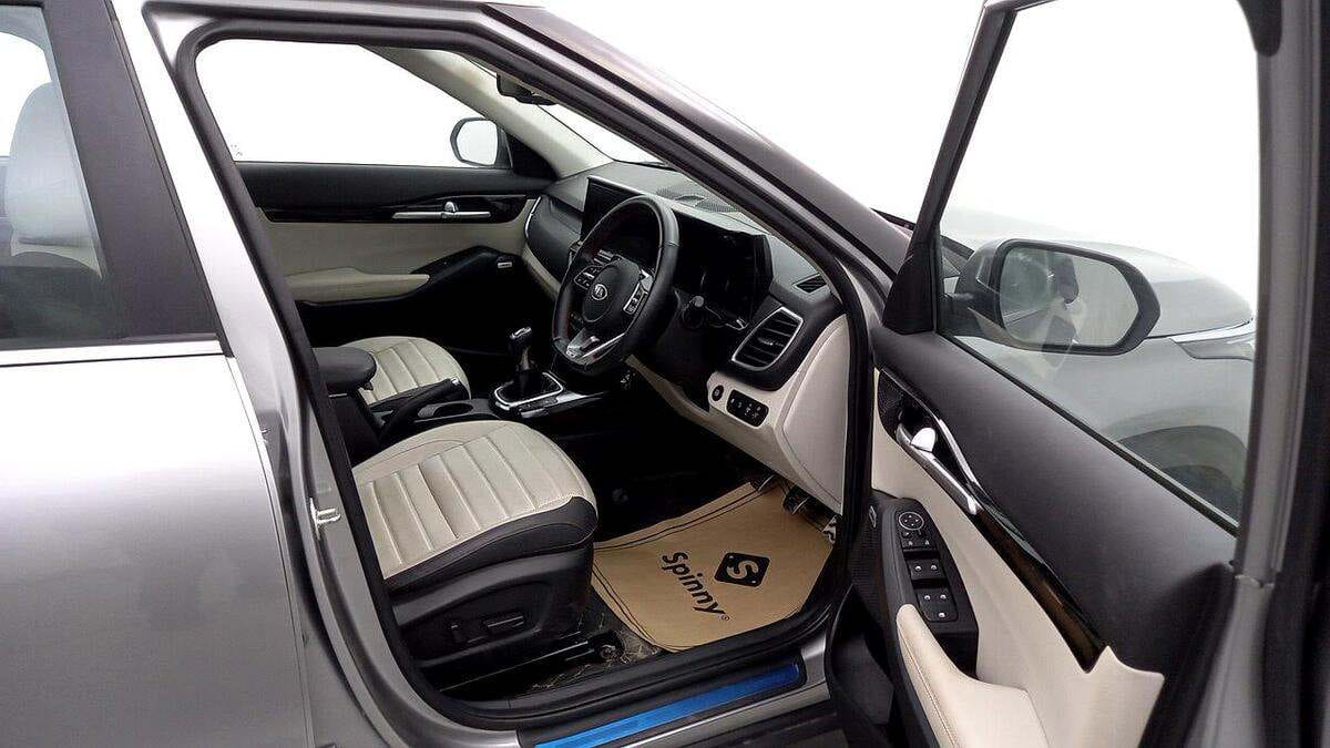 Spinny Assured Kia Seltos front seat