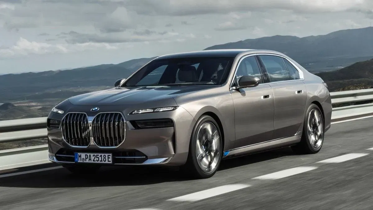 BMW i7 feature jpg